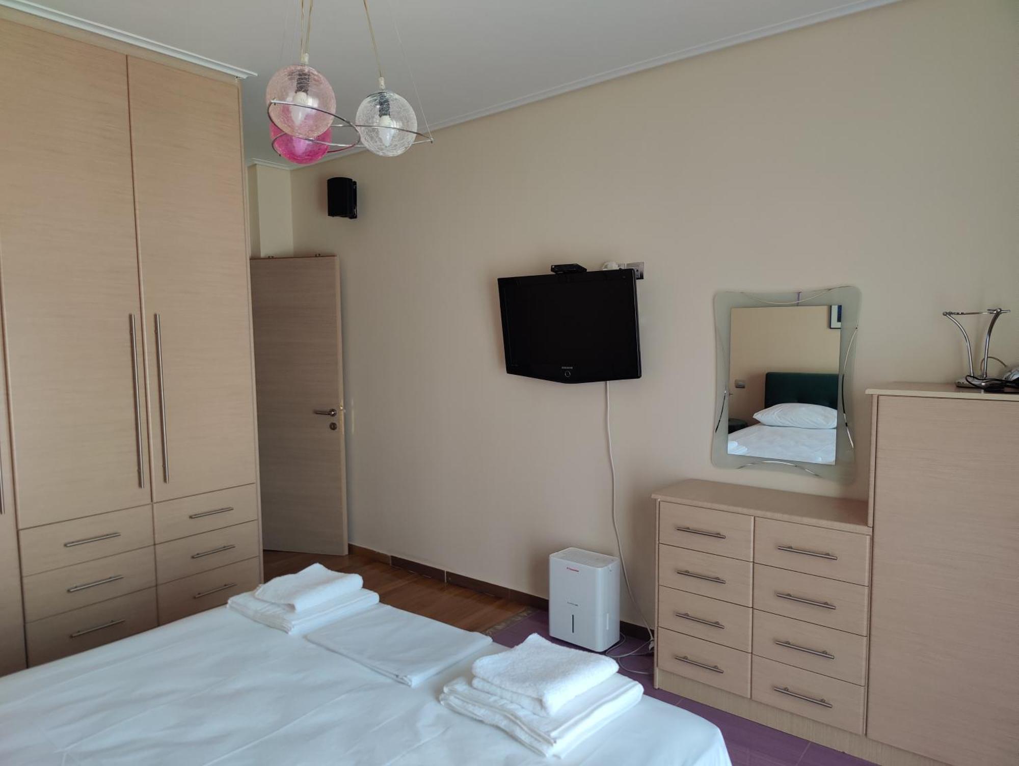 John'S Modern Apartments Artemida Dış mekan fotoğraf